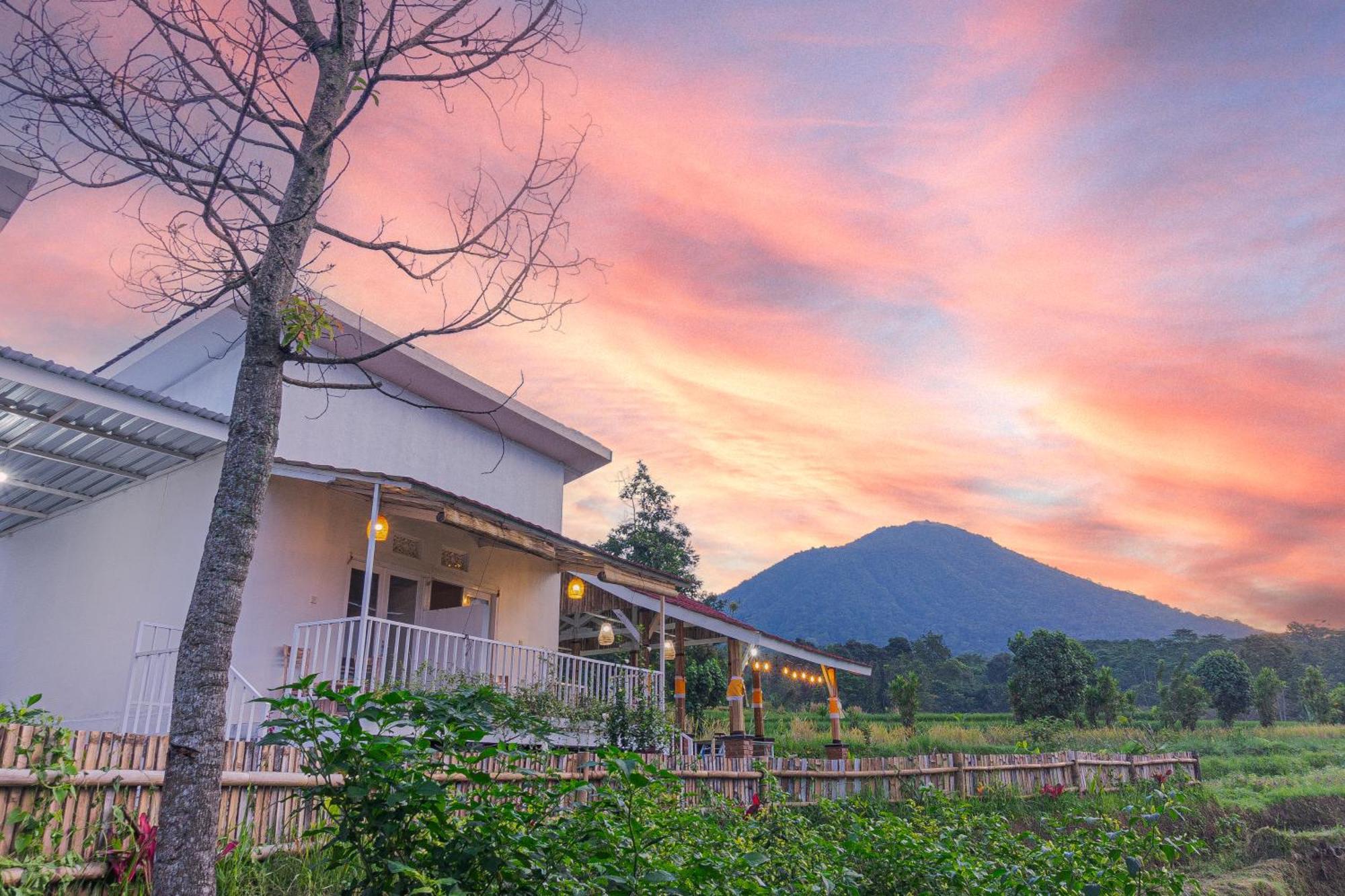 Santya Loka Lodge & Twin Waterfall Jatiluwih Exterior foto